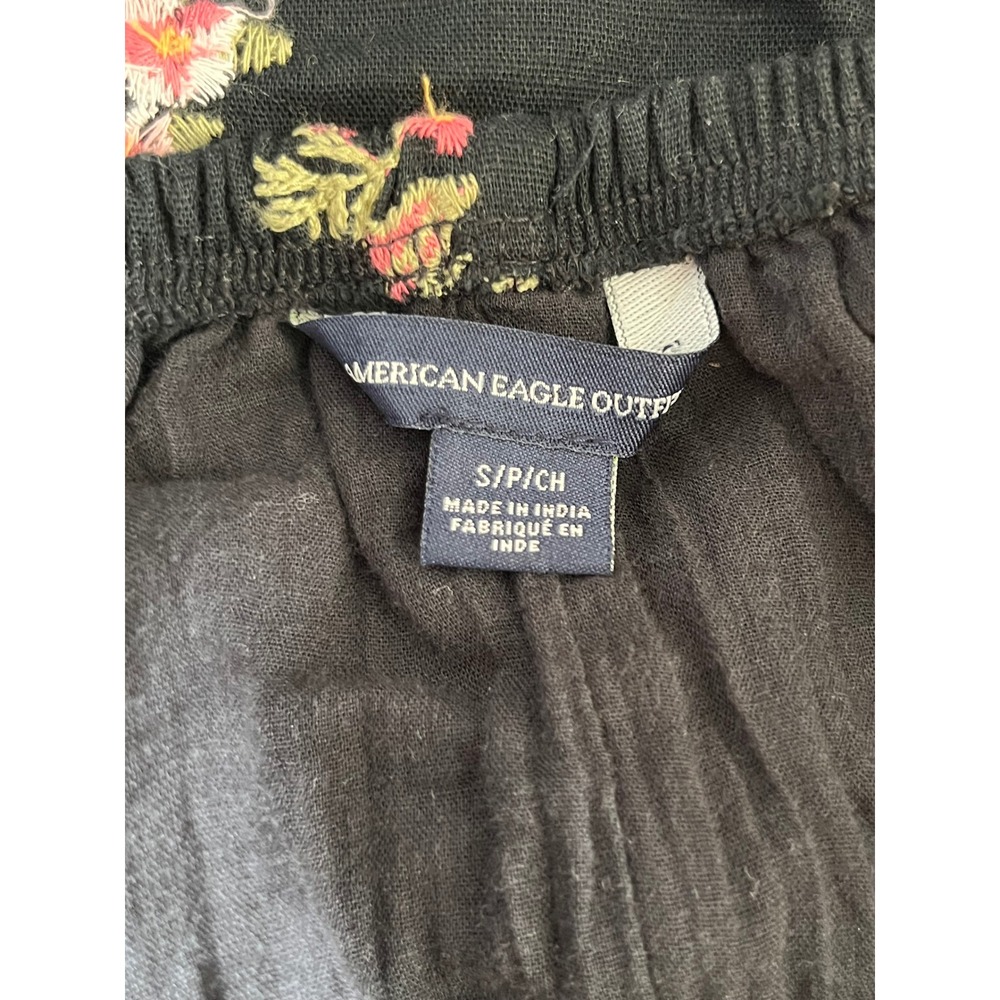 American Eagle Black Floral Embroidered Off Shoulder Crop Top Blouse Size Small - Picture 8 of 8